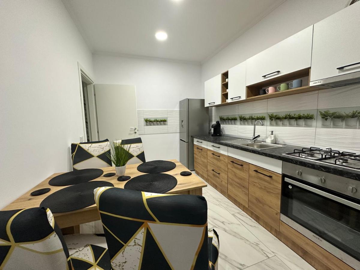 Golden Garden Luxury Apartment In בוקרשט מראה חיצוני תמונה