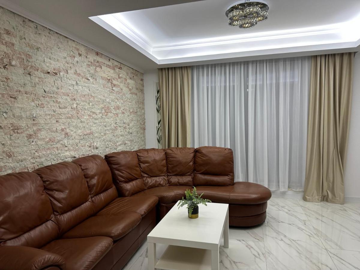 Golden Garden Luxury Apartment In בוקרשט מראה חיצוני תמונה