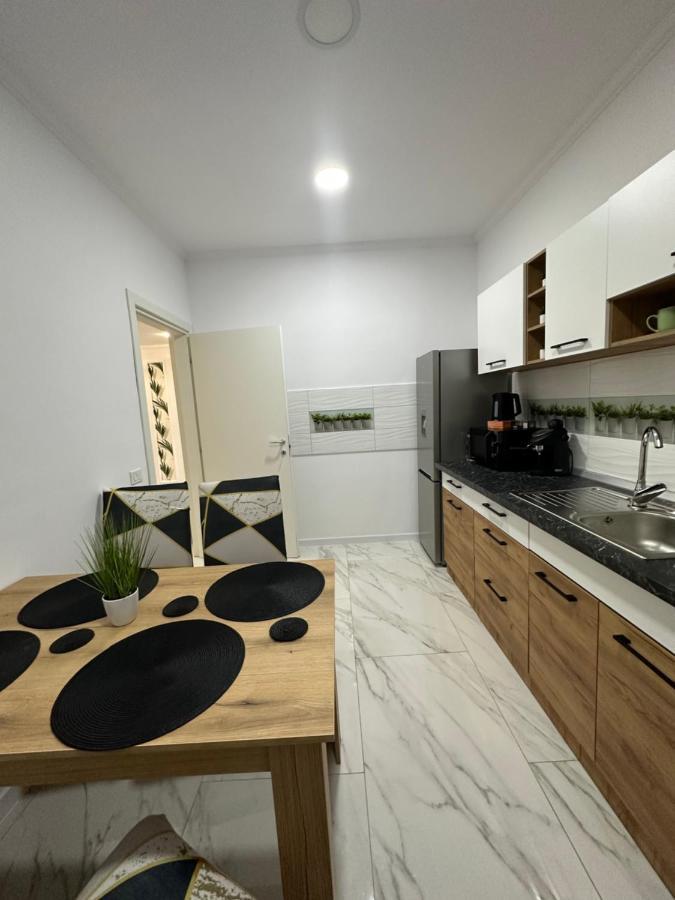 Golden Garden Luxury Apartment In בוקרשט מראה חיצוני תמונה